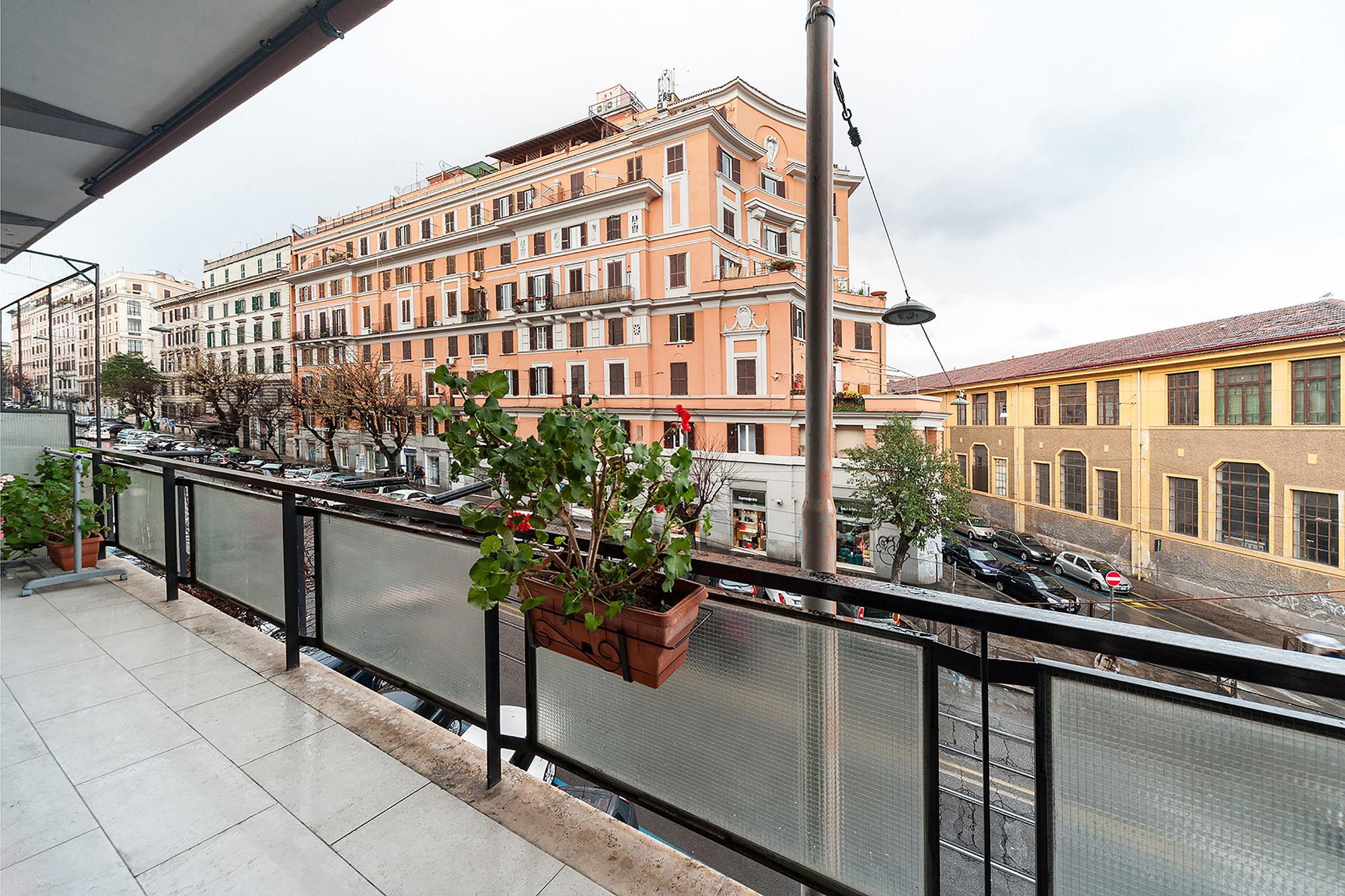 Hosting Flats Guesthouse Rom Exterior foto