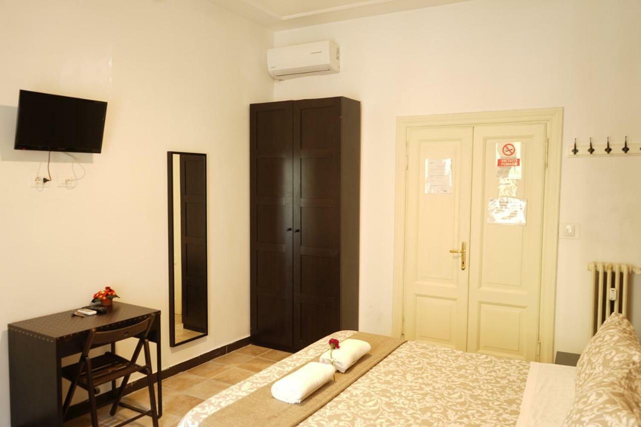 Hosting Flats Guesthouse Rom Exterior foto