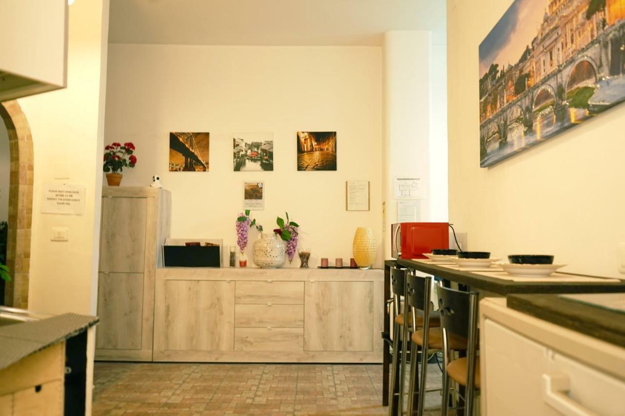 Hosting Flats Guesthouse Rom Exterior foto